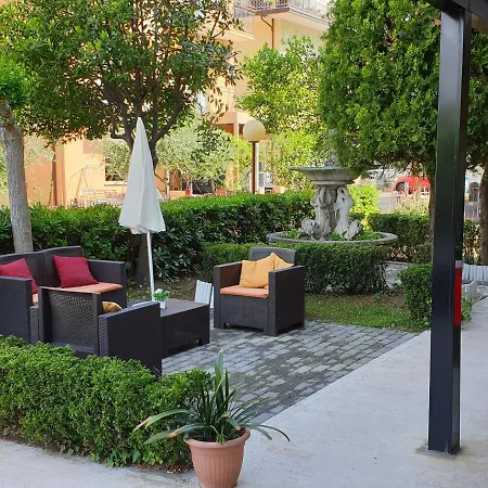 Paradiso Hotel 2*
