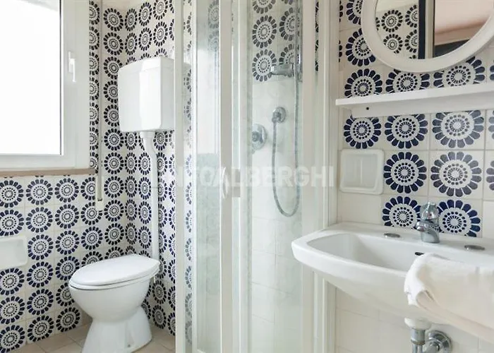 Paradiso מלון 2*