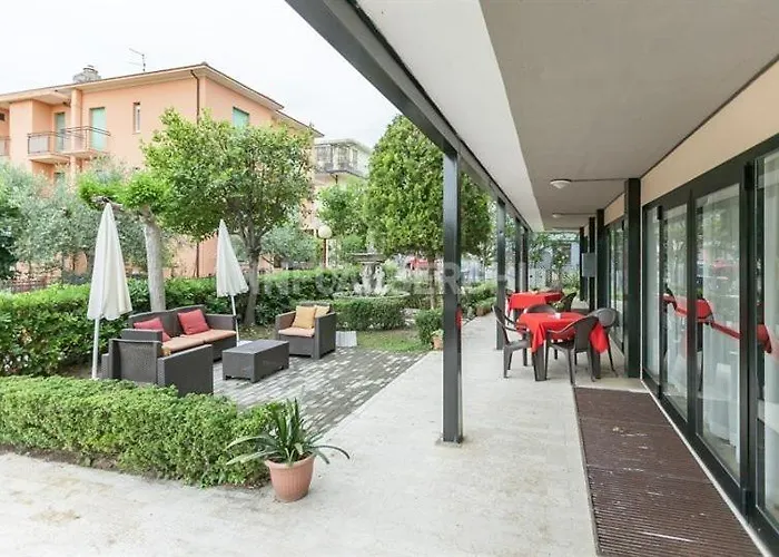 Otel Paradiso 2*