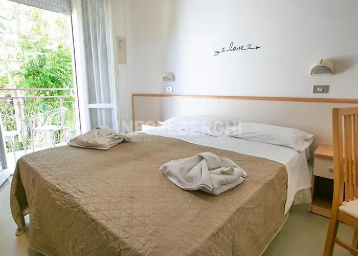 Paradiso Hotel 2*