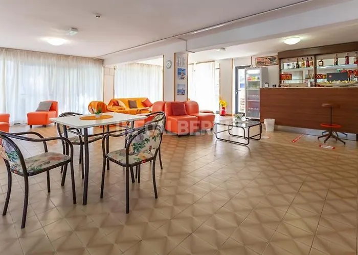Paradiso Hotel 2*