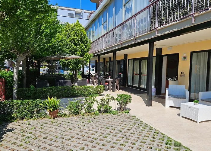 Paradiso Hotel 2*